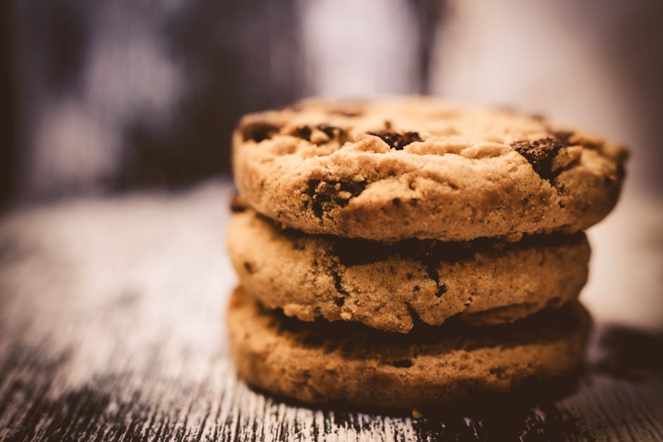 Pile de cookies au chocolat en gros plan