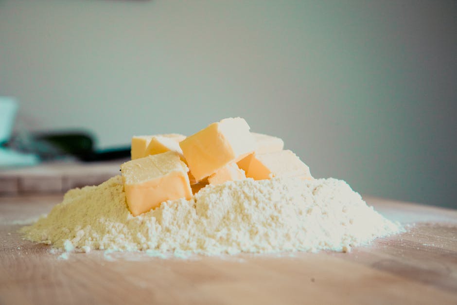 Beurre pommade frais coupé en cubes pour pâtisserie