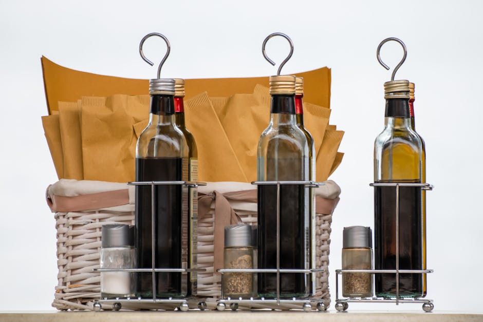 Bouteille de vinaigre de riz japonais sur plan de travail